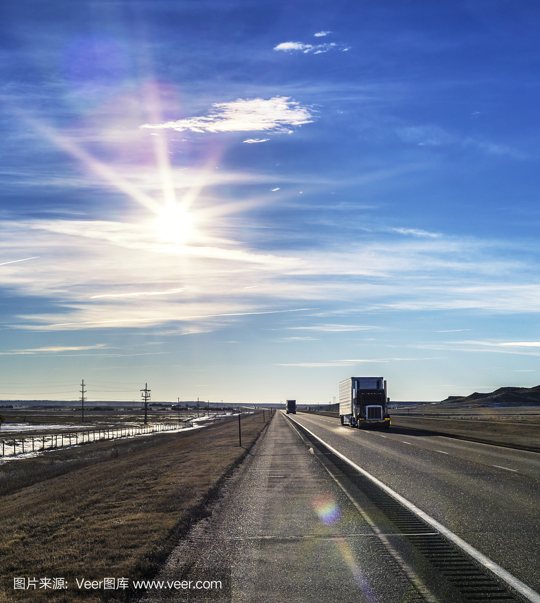 接近太阳耀斑高速公路半挂车-美国西部怀俄明州